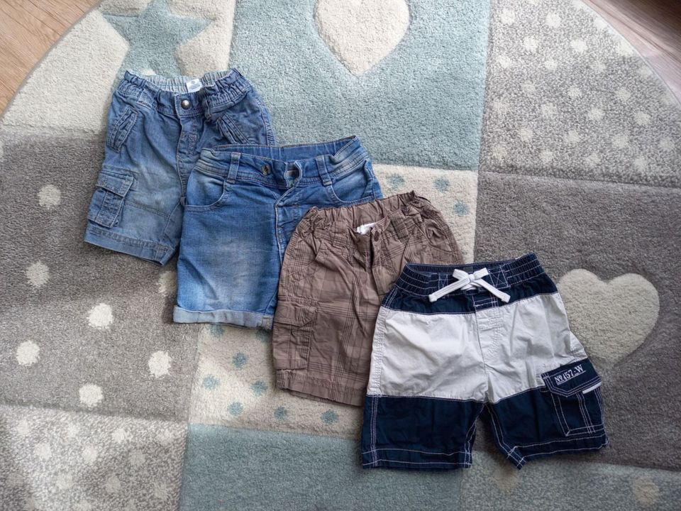 Kleidungspaket 4 kurze (Jeans-) Hosen, Shorts Gr. 86/92 in Langenenslingen
