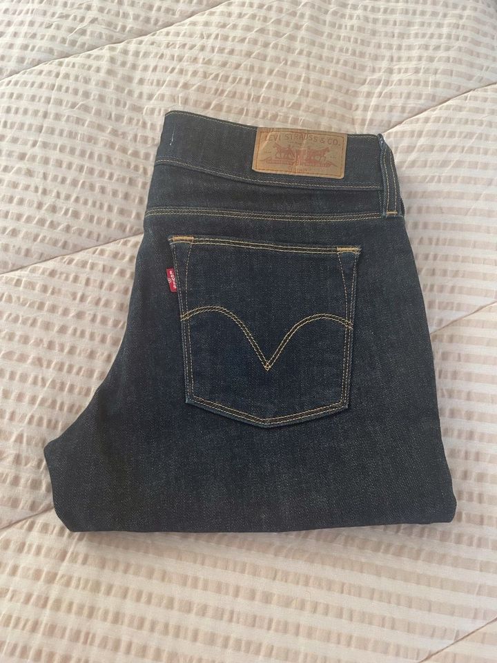 Damen Jeans Levi's 571 Slim Fit Größe 31W 32L wie neu in Böhlen