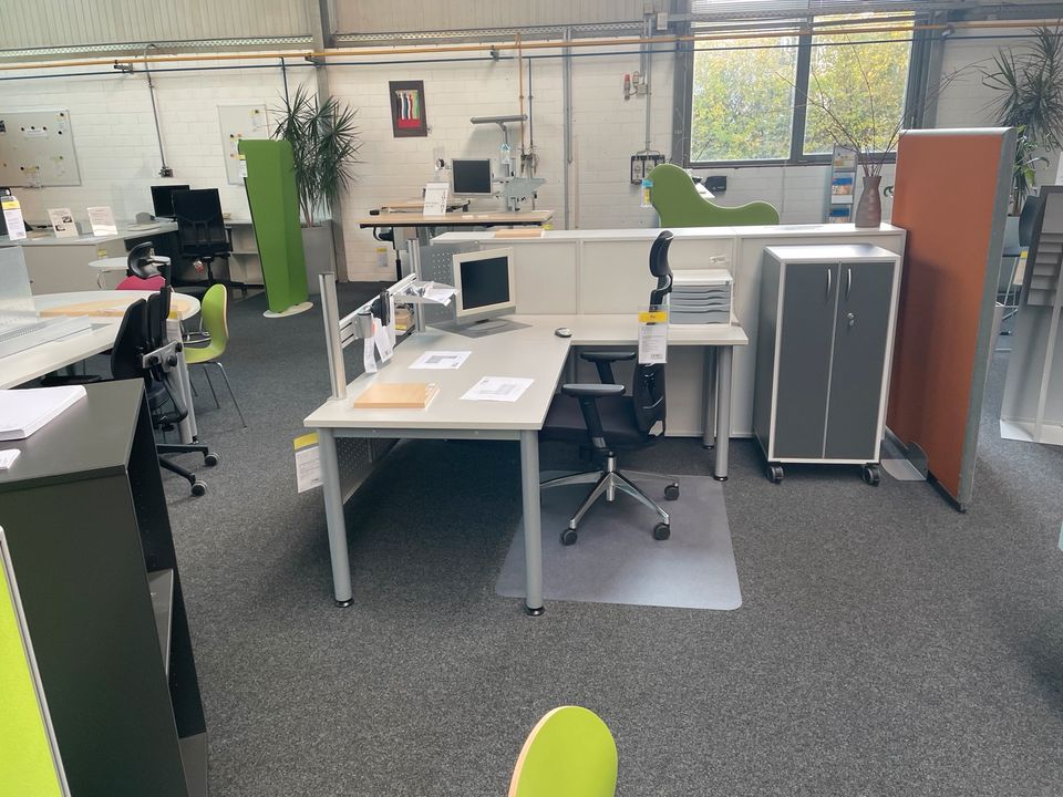 Profi Schreibtisch mit Besprechungsanbau- Büromöbel Osnabrück in Osnabrück