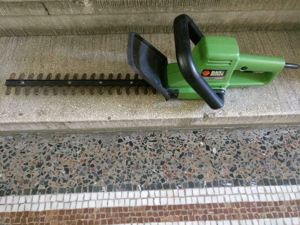 Black&Decker Heckenschere GT 420 in Bamberg