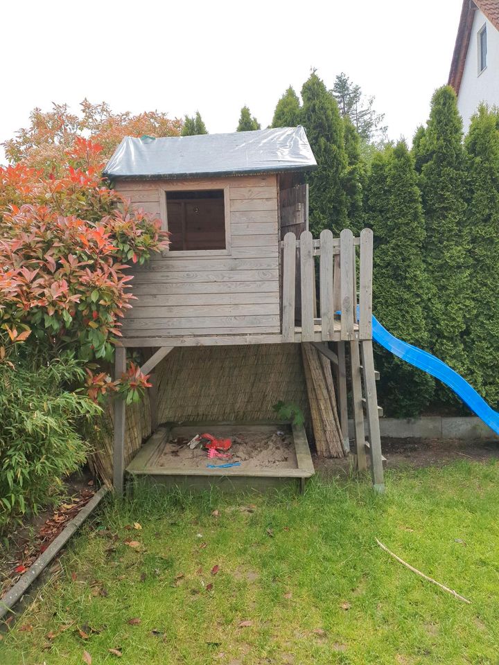 Kinderspielhaus   Garten mit Sandkasten und Rutsche in Wörthsee