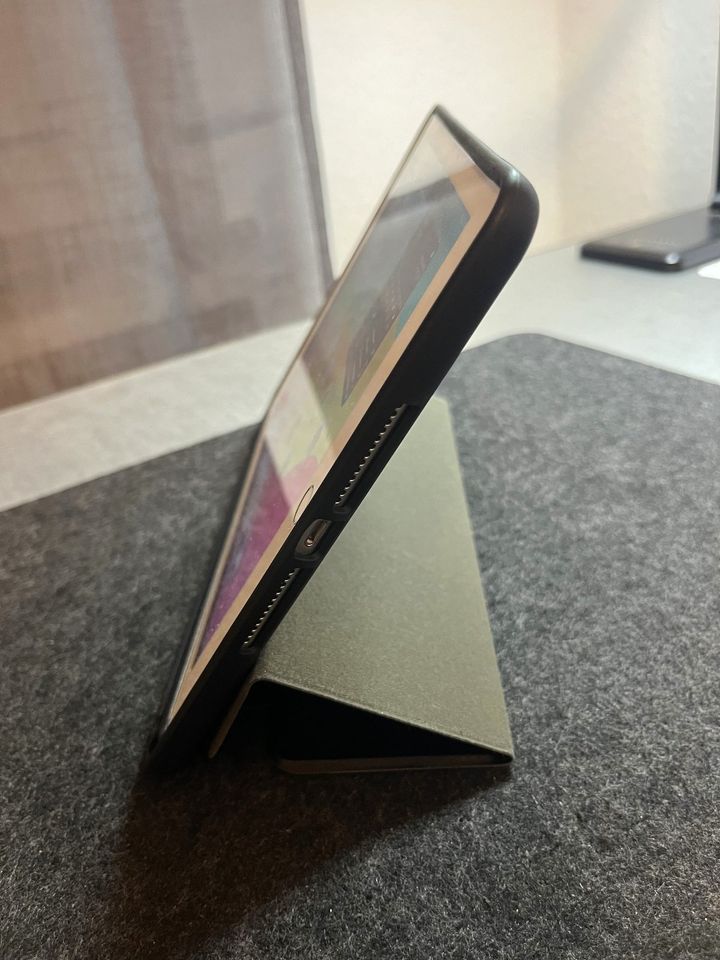 Apple iPad 6 Generation Wifi 32GB silber in Hildesheim
