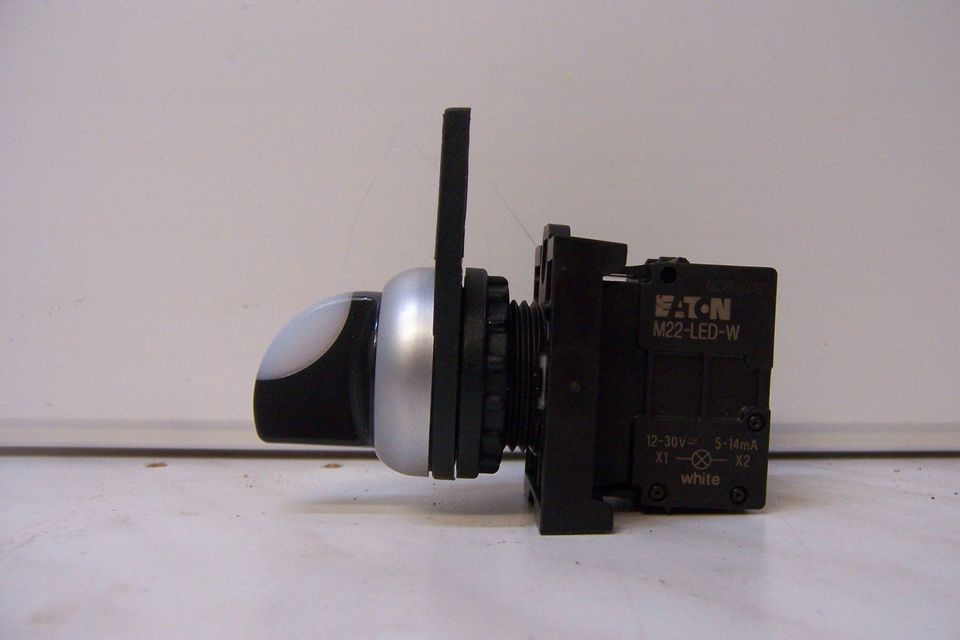 Eaton Leuchtwahlschalter M22-WRK mit Kontaktelement und LED in Rumbach
