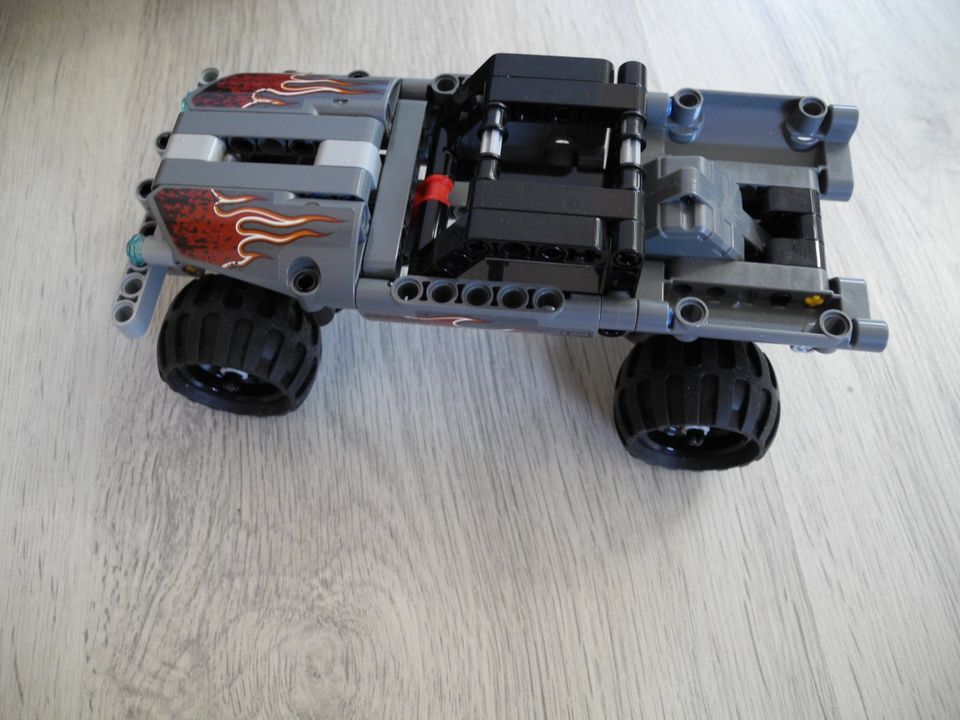 Lego Technic 42090 Getaway Truck Neuwertig in Frechen