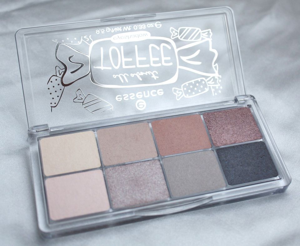 Essence All About Toffee Eyeshadow Palette 06 Lidschatten Look in Dortmund