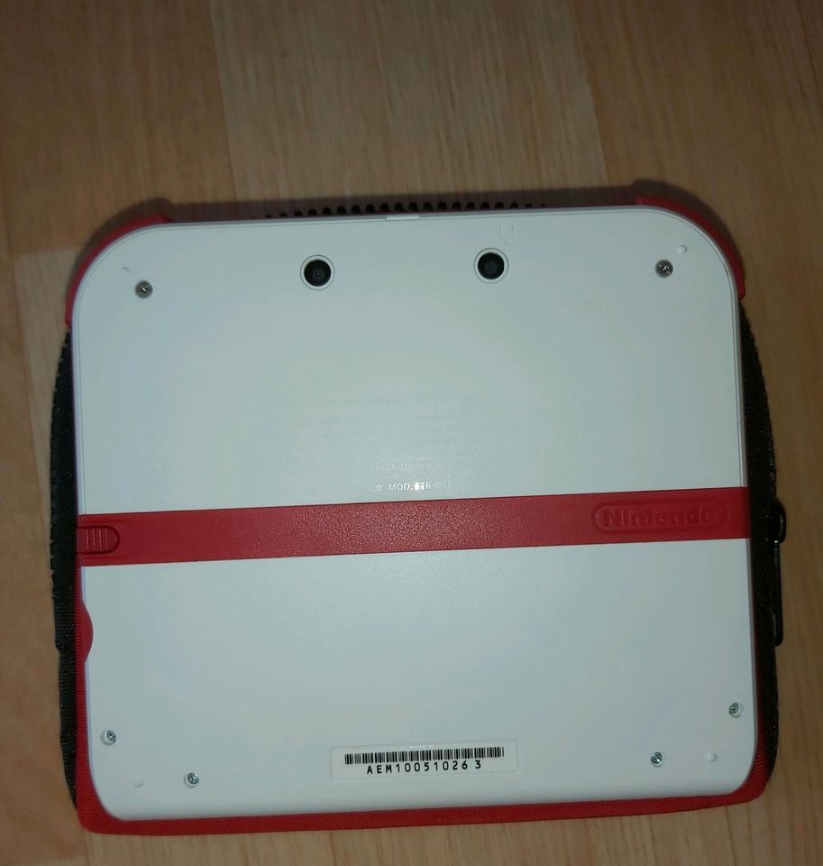Nintendo 2DS rot weiß mit Stift, Ladekabel und Nintendo Tasche in Meißen