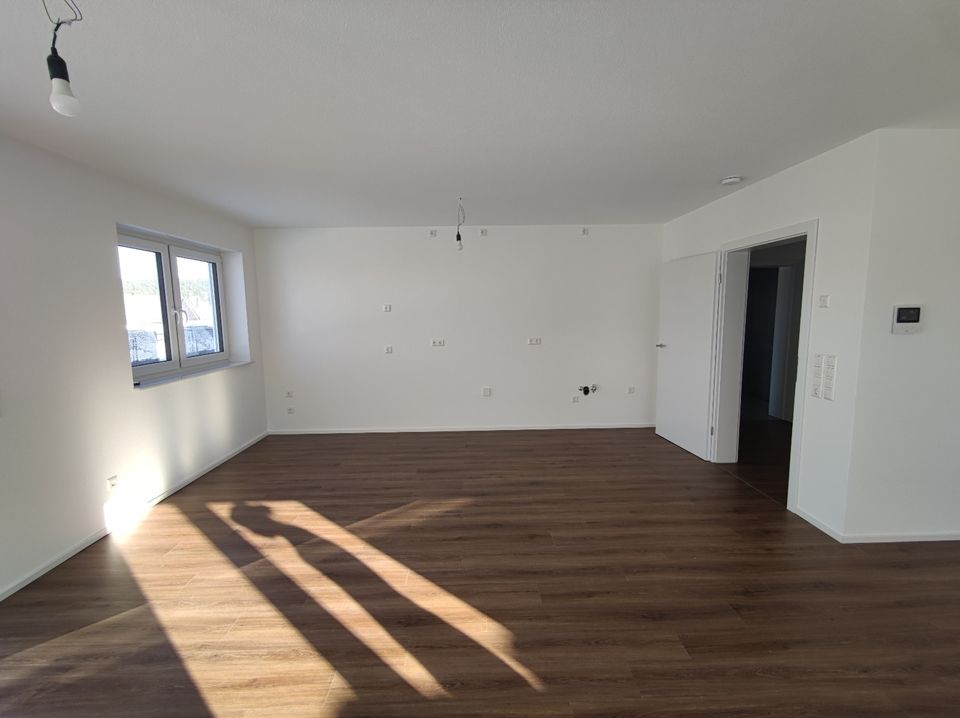 Exklusive, neuwertige 3-Zimmer-Terrassenwohnung mit EBK in Dornstetten