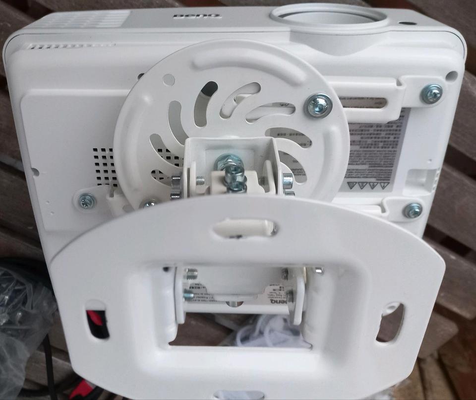 Benq TW523P 3 D DLP Beamer Leinwand Deckenhalterung HDMI Kabel in Berlin
