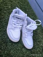 Jumpman Jordan Jungs Schuhe 33 Größe sehr gepflegene Düsseldorf - Bilk Vorschau