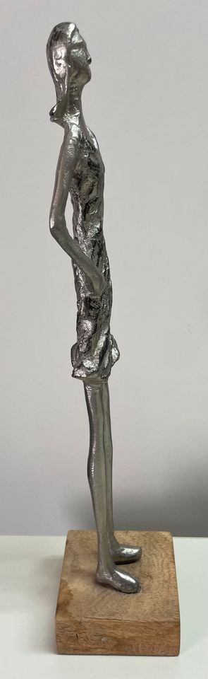 Holländer Figur ROSALIE LÄSSIG Aluminium-Holz silber in Nuthe-Urstromtal