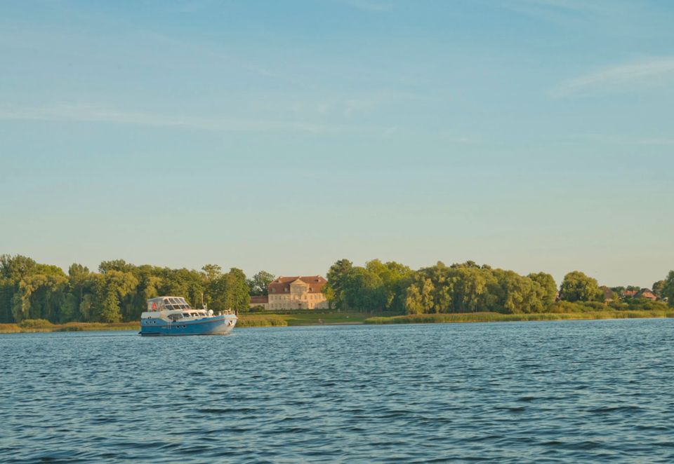 300 Euro-Gutschein sichern & einen Hausboot-Urlaub verschenken in Waren (Müritz)