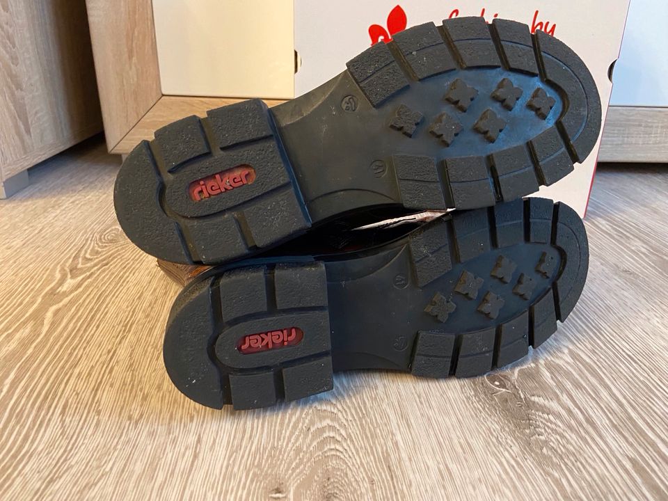 Rieker Boots braun glänzend Gr. 41 in Schwalmstadt