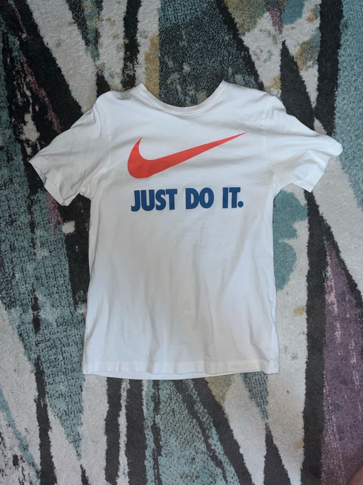 Nike T-Shirt Weiß; Größe S in Hückeswagen