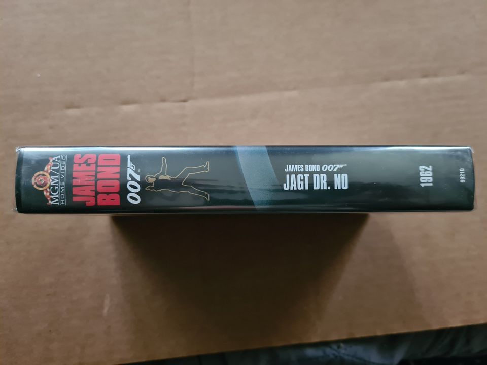 James Bond 007 - James Bond jagt Dr. No [VHS] NEU! Noch eingeschw in Gifhorn