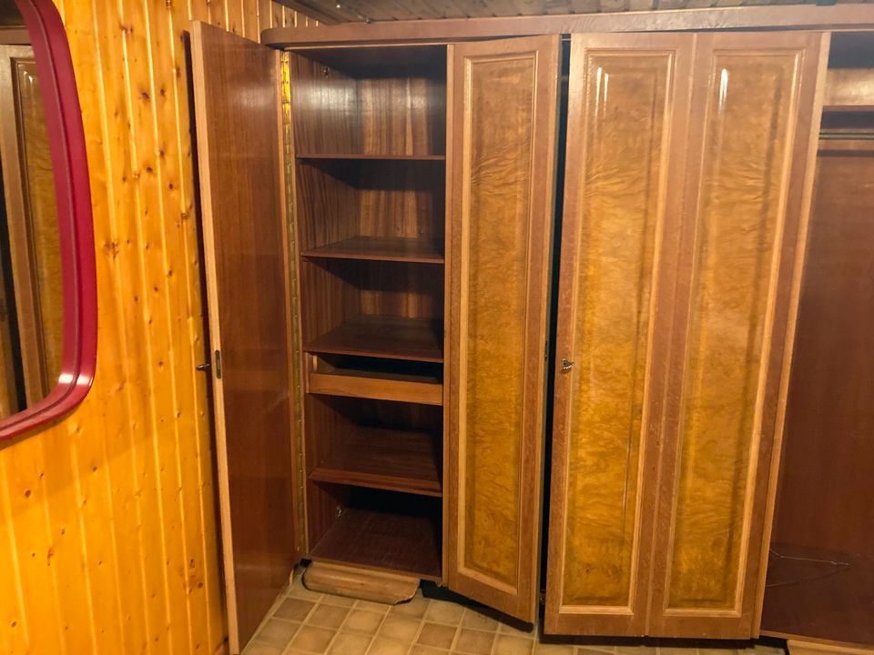 Kleiderschrank vintage in Gründau