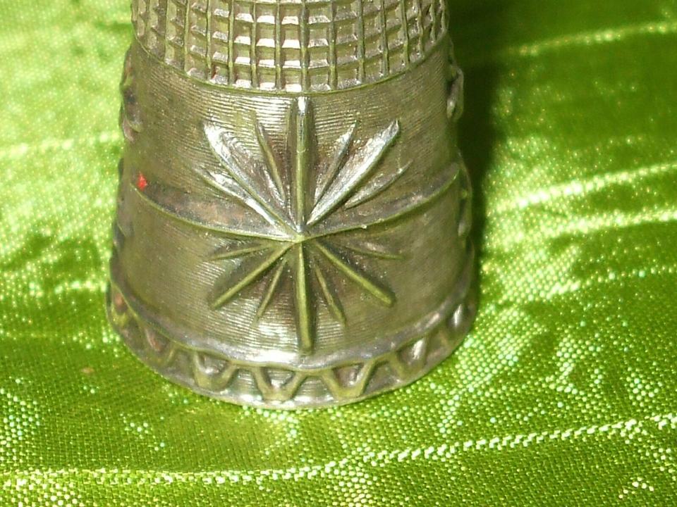 SCHÖNER FINGERHUT THIMBLE *STERNE* Sterling-Silber gestempelt in Gilching