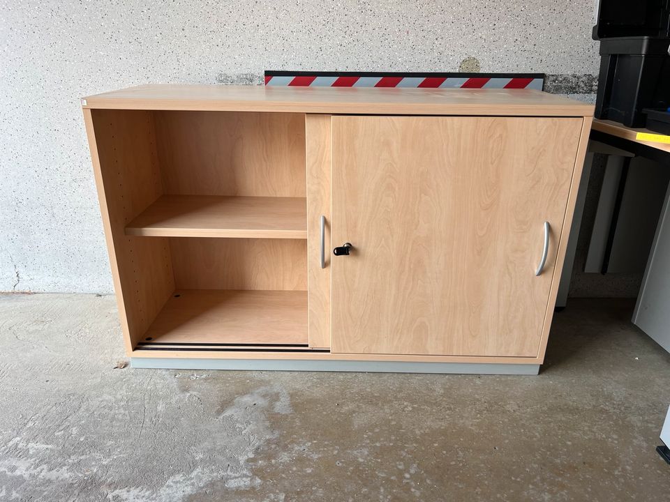 Schreibtisch mit Ordnerschrank und Rollcontainer in Bad Aibling