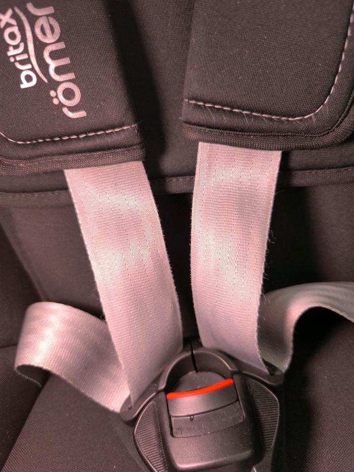 Kindersitz Britax Römer Dualfix2 R drehbar, inkl. Sommerbezug in Hannover