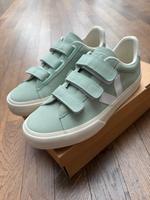 NEU! Sneaker Veja Recife Logo Nubuk Matcha/White Gr. 39 OVP Klett Hessen - Oberursel (Taunus) Vorschau