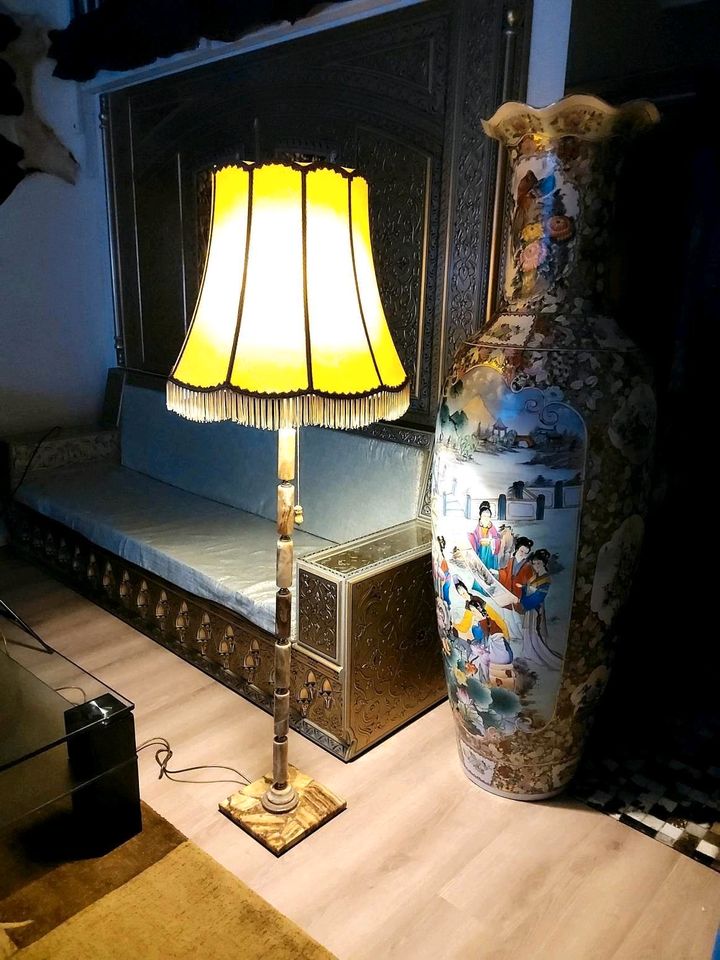 So luxuriös Stehlampe von Weiche Chamois und aus Marmor in Berlin