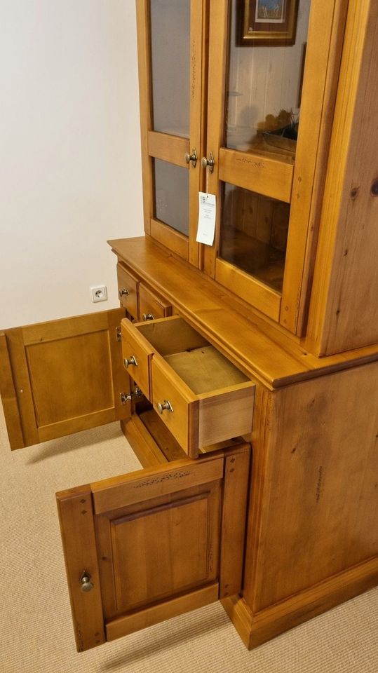 Schrank Vitrine aus Fichte Massivholz - Austellungsstück in Winhöring