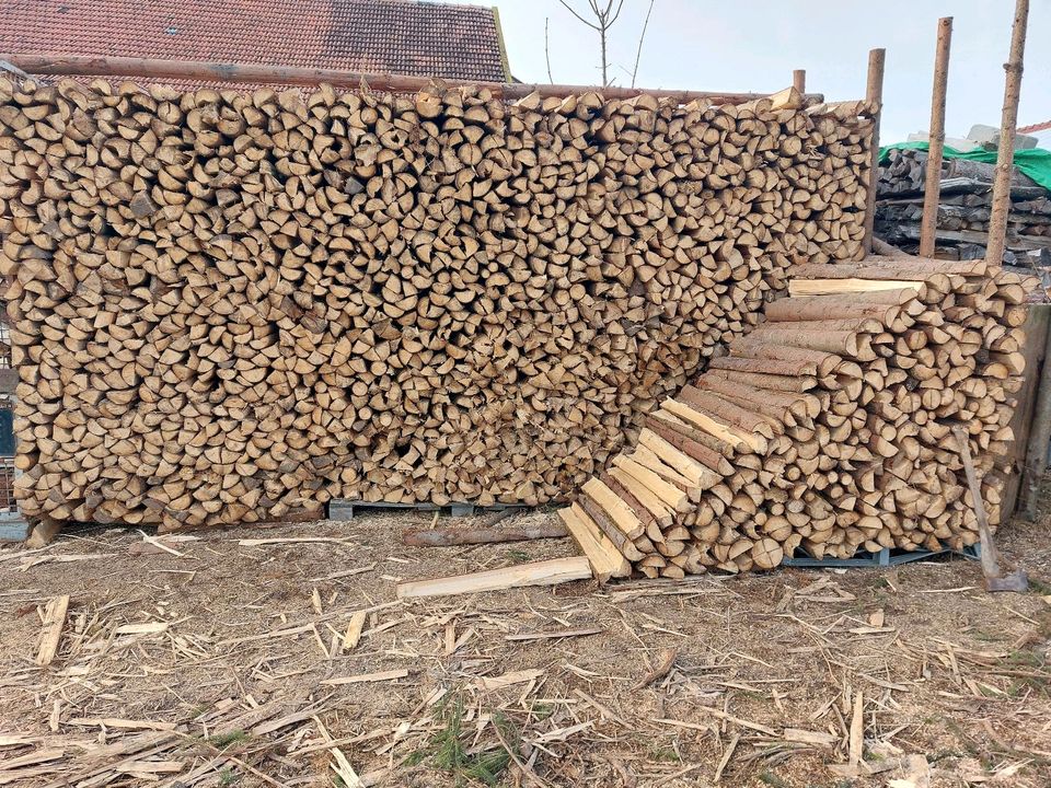 Brennholz  gespalten, getrocknetes und ofenfertig in Haselbach b. Mitterfels