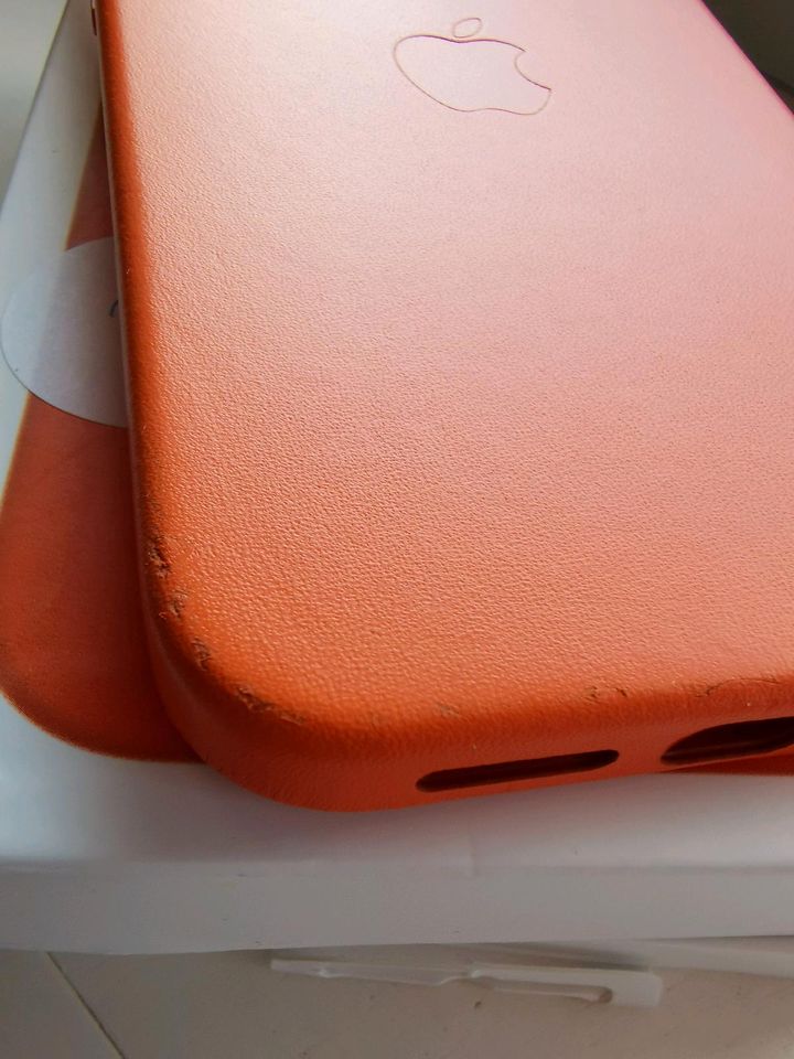 Iphone 14 Pro Max original Leder Case orange in Kaltenkirchen