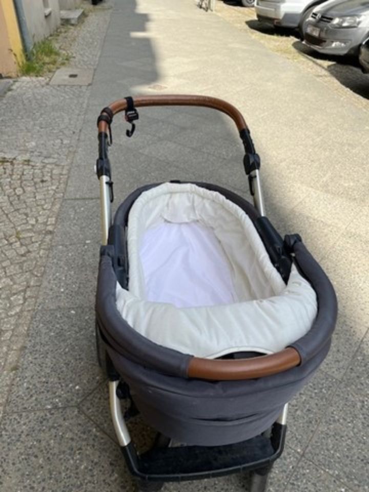 Kinderwagen Mutsy, Modell Evo (ohne Sportaufsatz) in Berlin