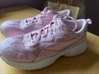 schöne Puma Schuhe Sneakers Turnschuhe Größe 40.5 top Zustand Thüringen - Schmalkalden Vorschau