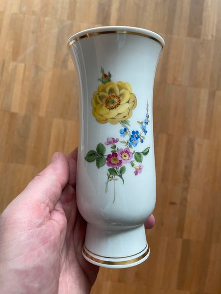 Meissen Vase Porzellan, Goldrand, antik! in Hamburg-Nord - Hamburg  Uhlenhorst | eBay Kleinanzeigen ist jetzt Kleinanzeigen