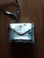 Kleinere Damen - Handtasche, Umhängetasche, silber Baden-Württemberg - Überlingen Vorschau