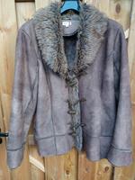 Damen - Jacke - Fellbesatz (Kunstfell) - Große 46 Niedersachsen - Weener Vorschau