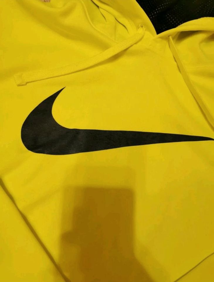 Nike Therma Fit Hoodie Neon Gelb Gr. M in Meckenheim