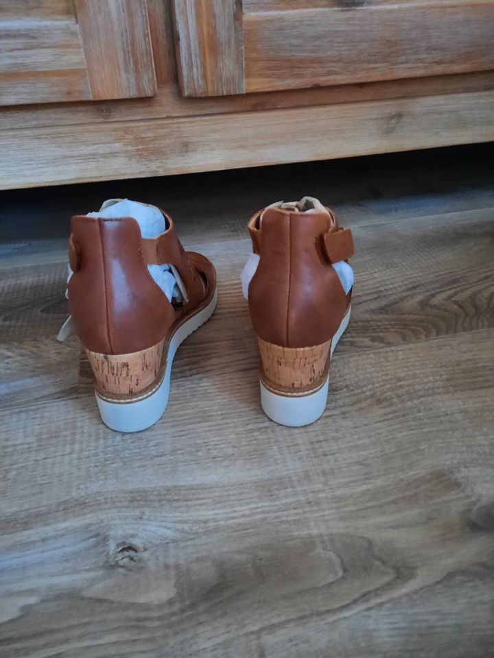 Tamaris Keilabsatz Schuhe Sandaletten Sandalen in Markranstädt
