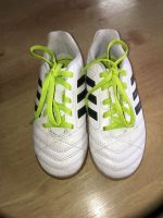 Adidas Kinder Hallenturnschuhe Hallenfussball 29 weiß neuwertig Düsseldorf - Mörsenbroich Vorschau