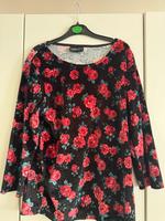 Schwarzes Oberteil mit roten Rosen Nordrhein-Westfalen - Hagen Vorschau