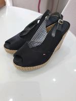 Tommy Hilfiger Keilabsatz 41 neuwertig Saarland - Bexbach Vorschau