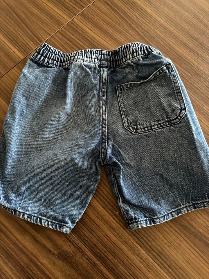 H&M Jeansshorts Schlupfshorts aus Denim Größe 110 in Berlin