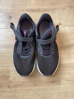 Wie neu! Nike Revolution Sneaker Turnschuh Sportschuh Bayern - Forstinning Vorschau