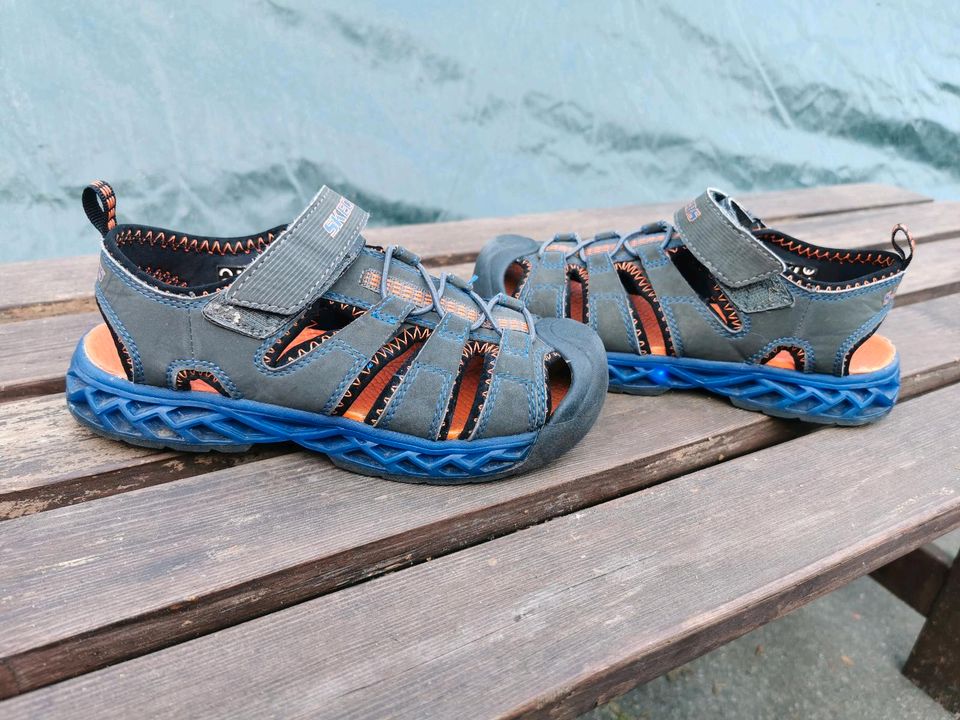 Sandalen Scechers mit Blinkfunktion Gr. 32 in Tornesch