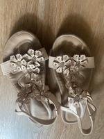 Sandalen mit Blumen Gr. 39 Hessen - Maintal Vorschau