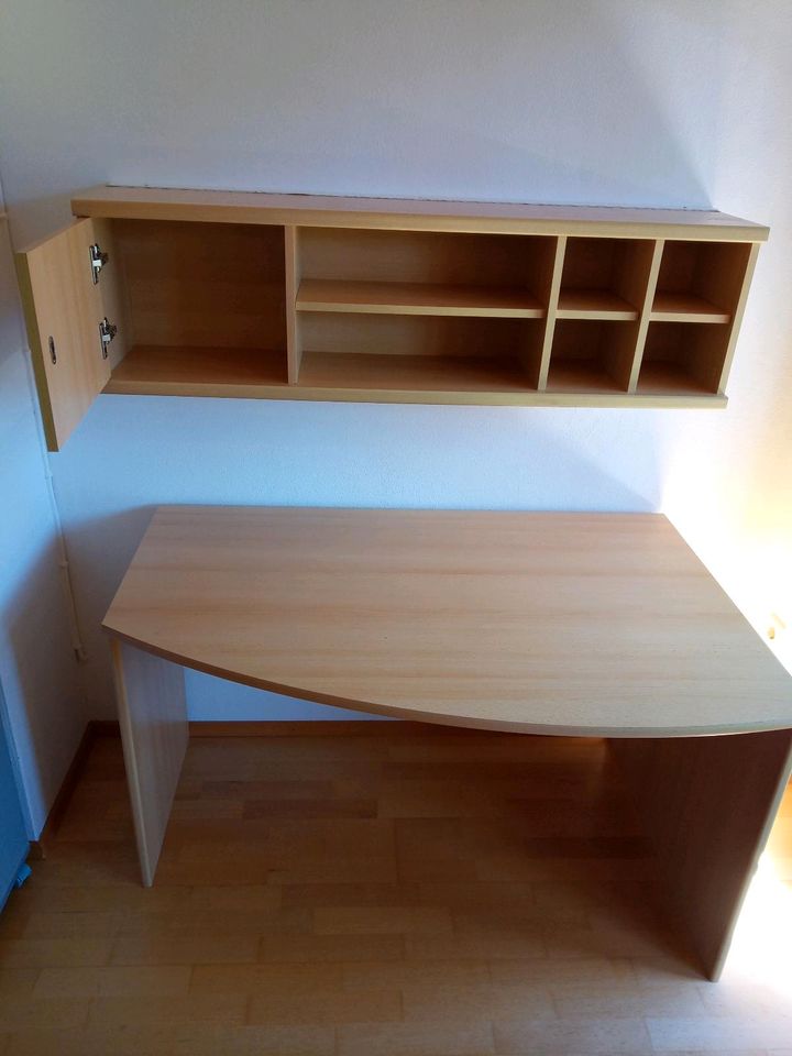 Schreibtisch mit Hängeschrank in Kronburg