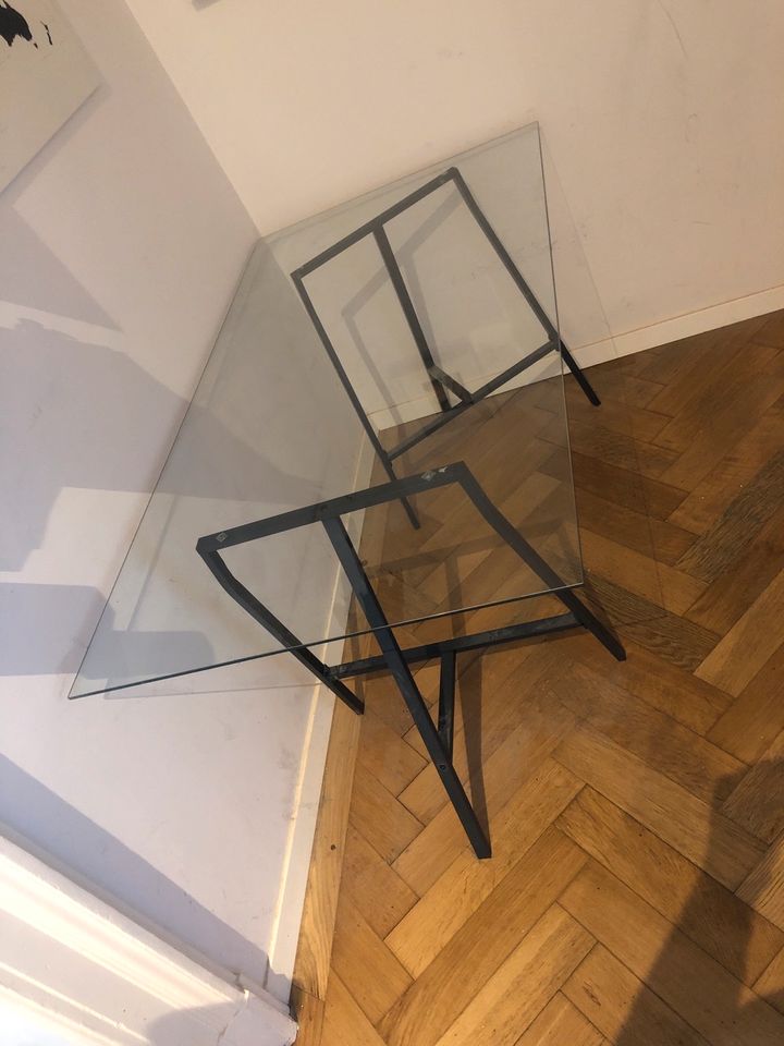Sicherheitsglasplatte mit zwei Blöcken als Glas Schreibtisch in München