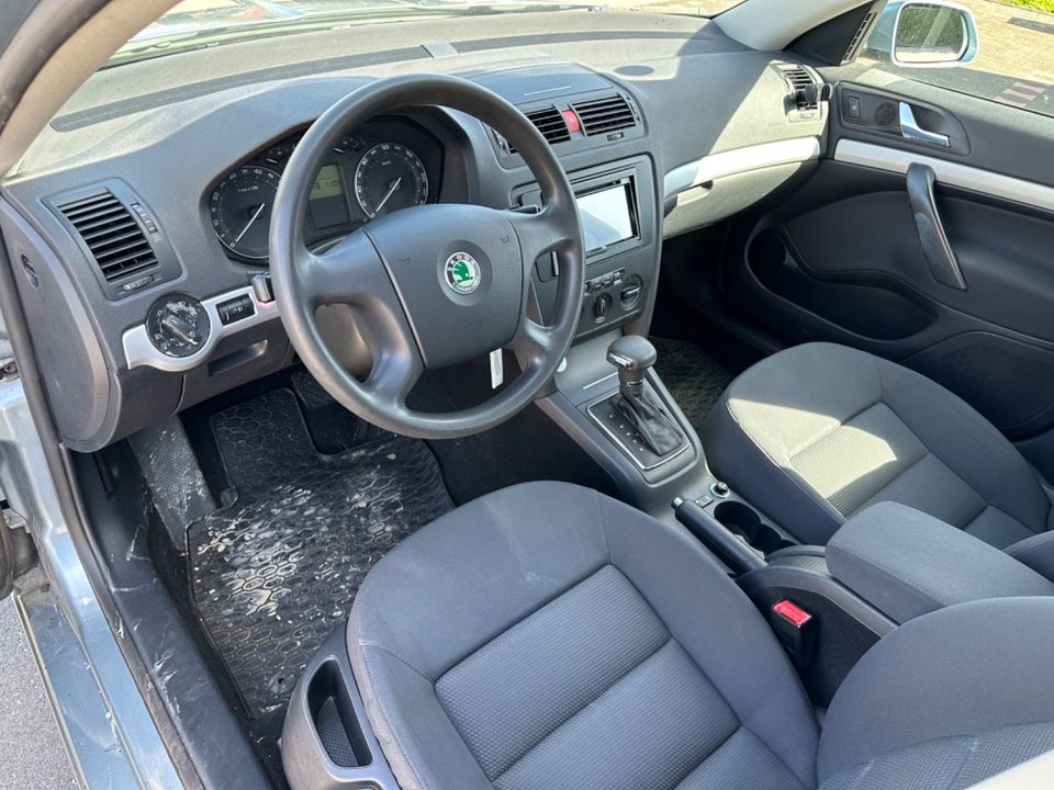 Skoda Octavia Combi Ambiente*Automatik*TÜV-NEU*8-Fachb in Hiltenfingen