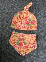 NEU handmade Mütze und Halstuch Blumen Größe 50 / 56 Newborn Baden-Württemberg - Riedlingen Vorschau