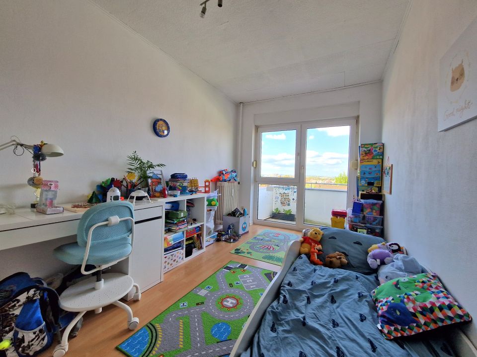 Attraktive & familienfreundliche 3-Zim.-Wohnung mit Ausblick & 2 Balkonen in Gerlingen