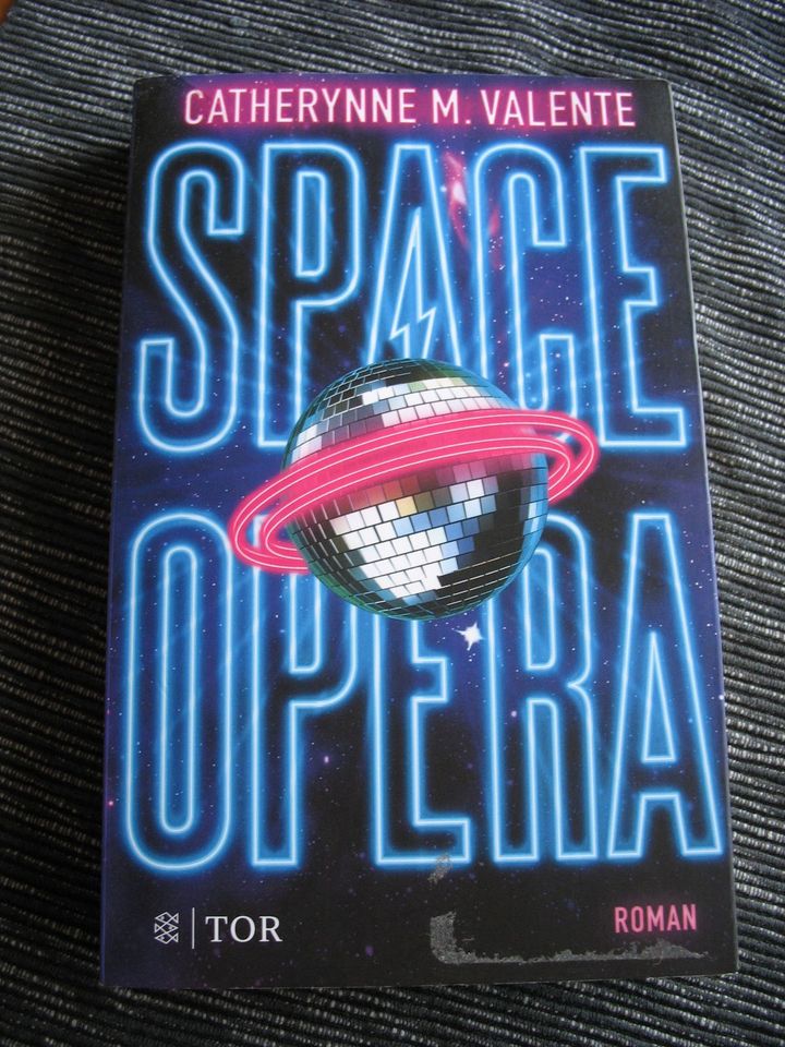 Fantasy Buchpaket 2 Bücher Die Krieger + Space Opera in Nordenham