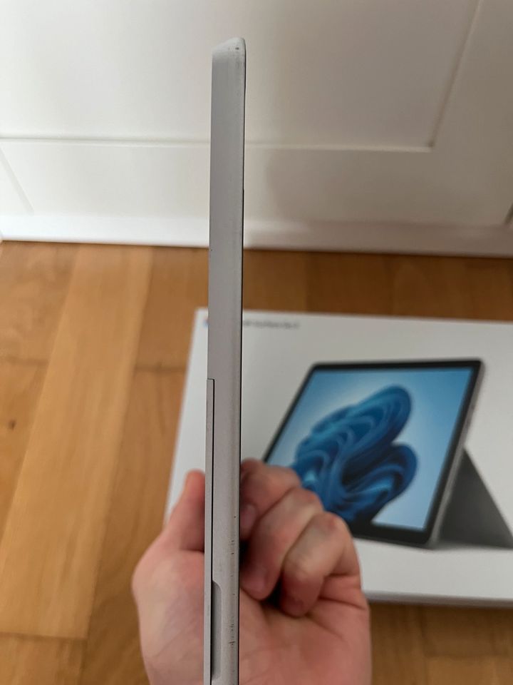 Microsoft Surface Go 3 128 Gb Pentium  mit Zubehör in Asperg