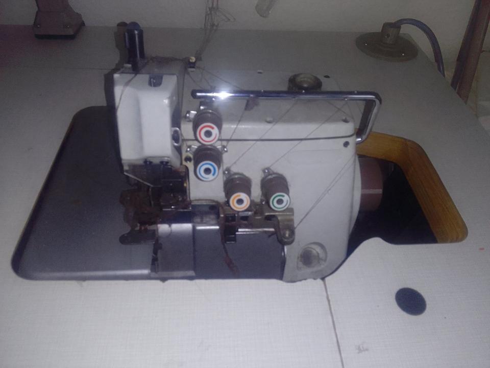 Industrie Kettelmaschine Overlockmaschine 5 Faden in Wichtshausen
