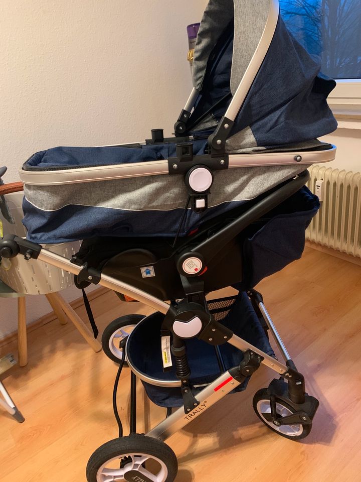 Neuwertigen 3 in 1 Kinderwagen 9 Monate alten in Gelsenkirchen